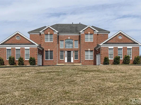 11 Hallett Dr, Pennington, NJ 08534