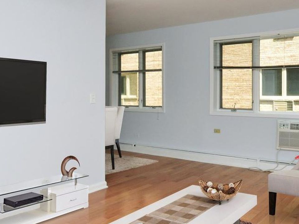 1st image of 426 W Barry Ave APT 205
