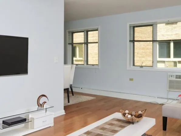 426 W Barry Ave APT 205, Chicago, IL 60657