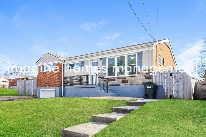 2701 Sandhurst Dr — Photo 2