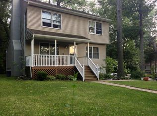 2 Standish Ln, Kinnelon, NJ 07405