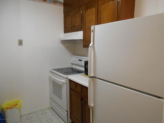 5th image of 825D Balmoral Ct