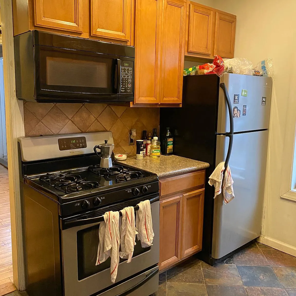 6 bed, 1660 sqft, $2,100 — Photo 2