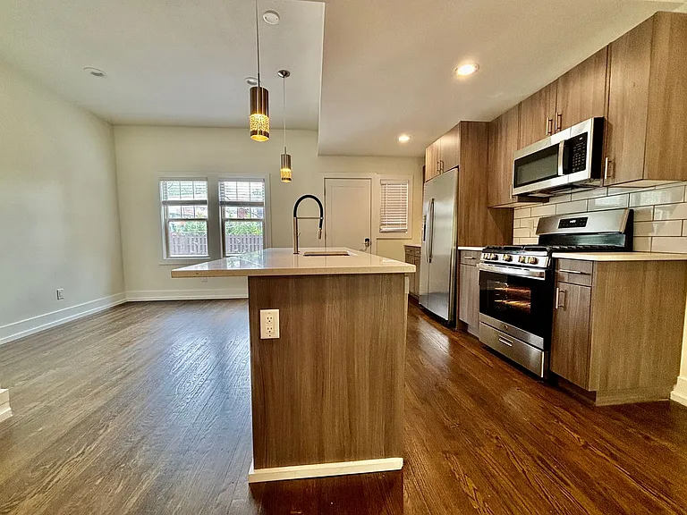 Roanoke Apartments — Photo 18