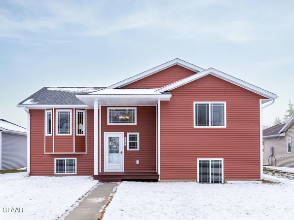 2020 Nelson Dr, Thief River Falls, MN 56701