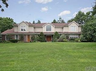 5 The Spur, Port Washington, NY 11050