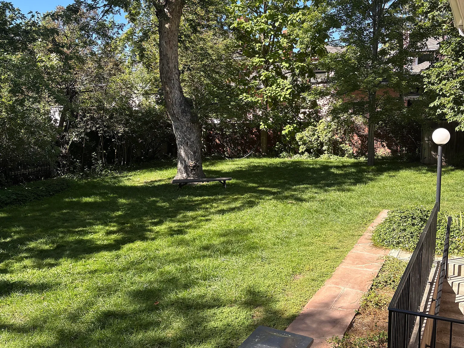 Charming Garden-Level Apartment in Historic Mansion — Photo 2