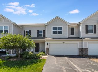 1423 Newport Cir, Hampshire, IL 60140