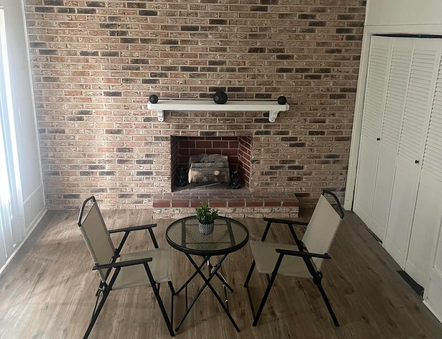3 bed, 2.0 bath, 1123 sqft, $1,300 — Photo 3