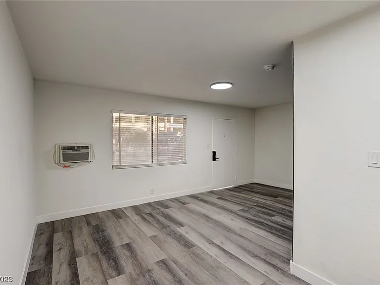 1922 Fairfield Ave #102 — Photo 6
