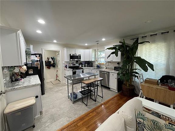 5th image of 605 Henry Landry Ave