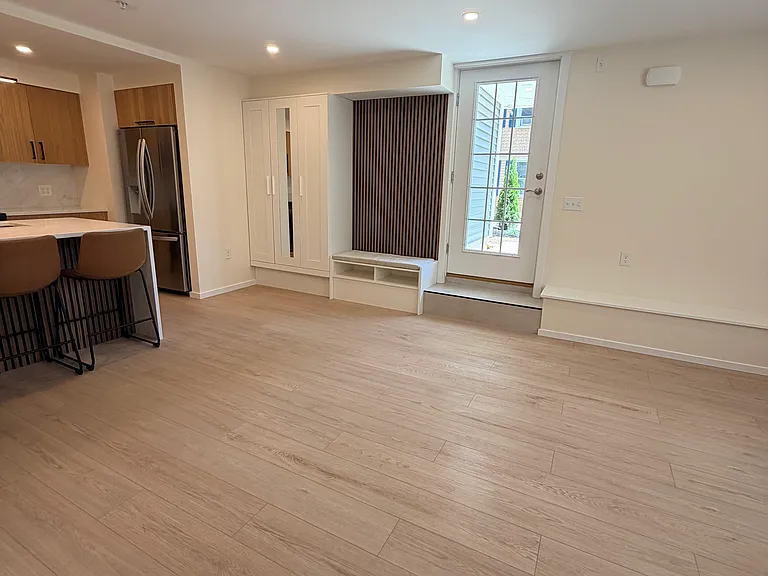 19 Ferdinand St #4 — Photo 4