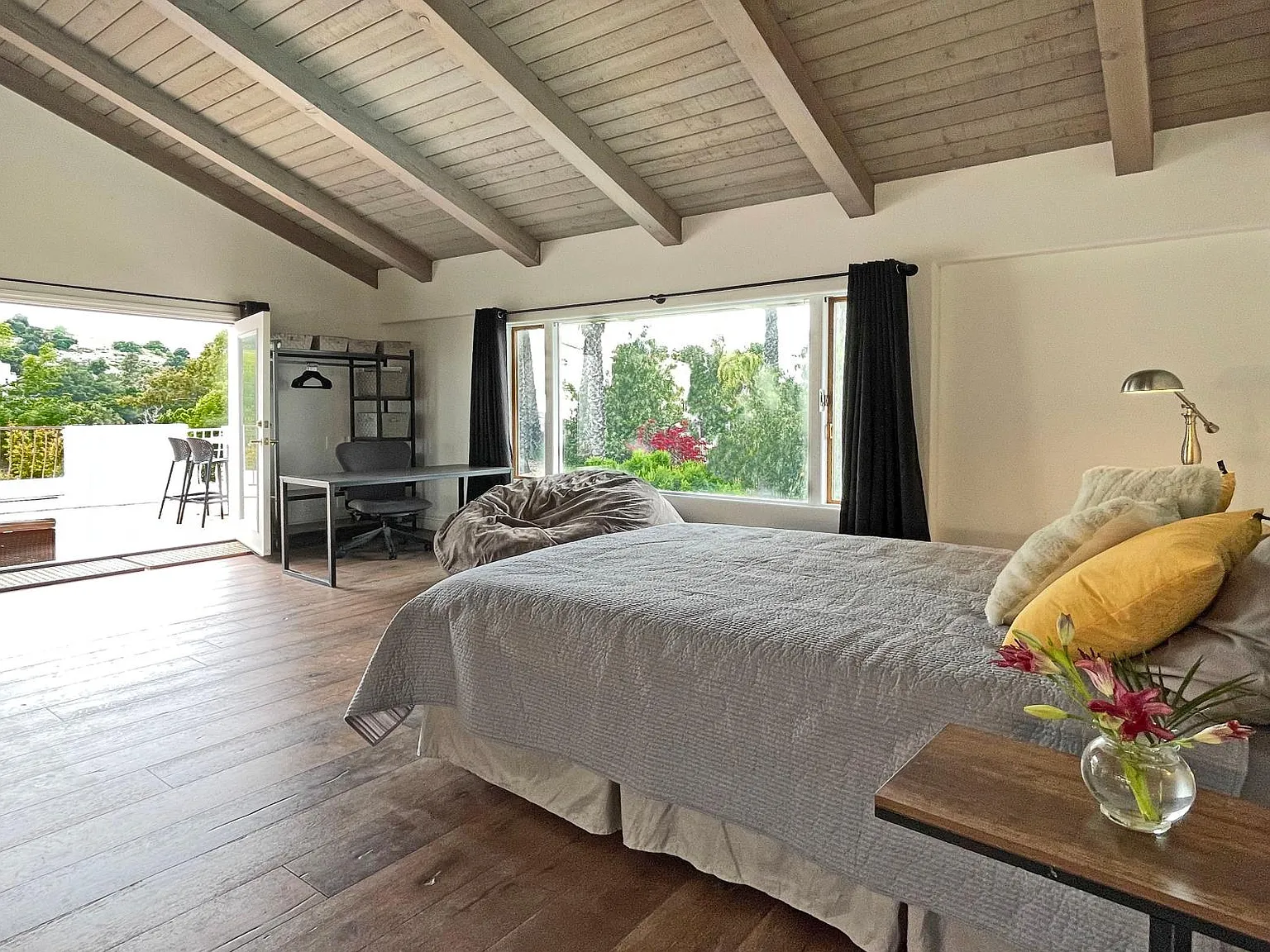 Parkway Calabasas, Calabasas — Photo 3