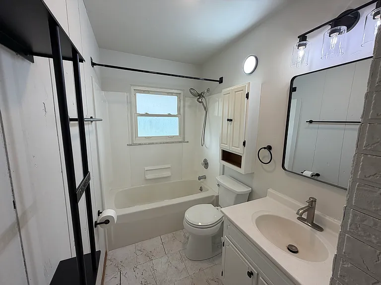 1818 Grandview Dr — Photo 6
