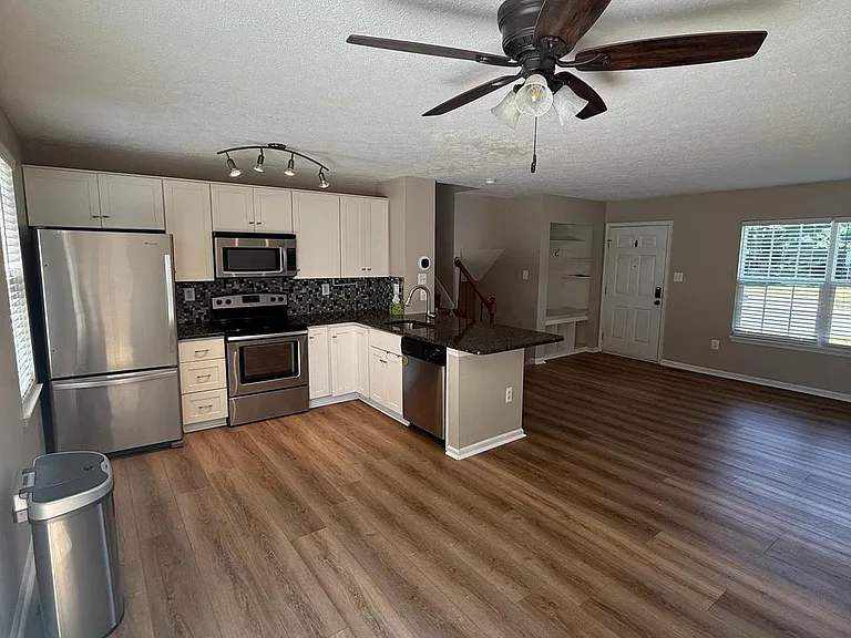 805 London Ct — Photo 7
