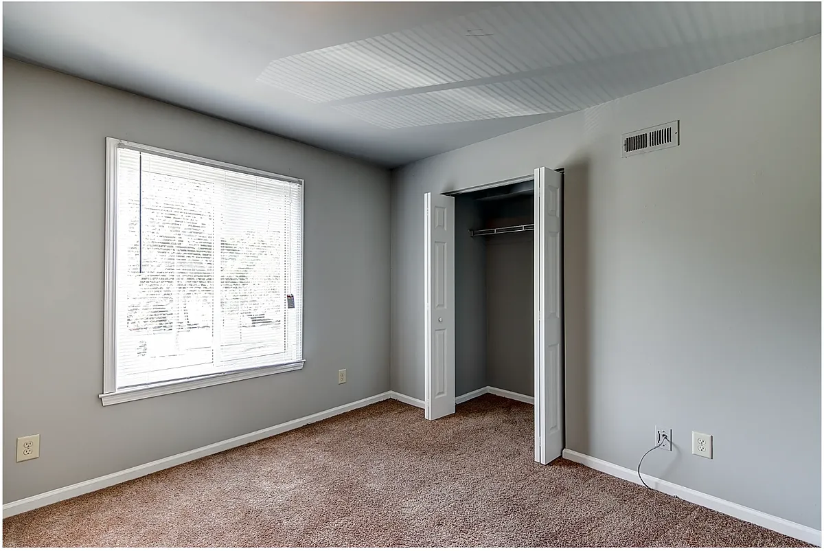 Building Photo - 833 Farmhurst Dr #K