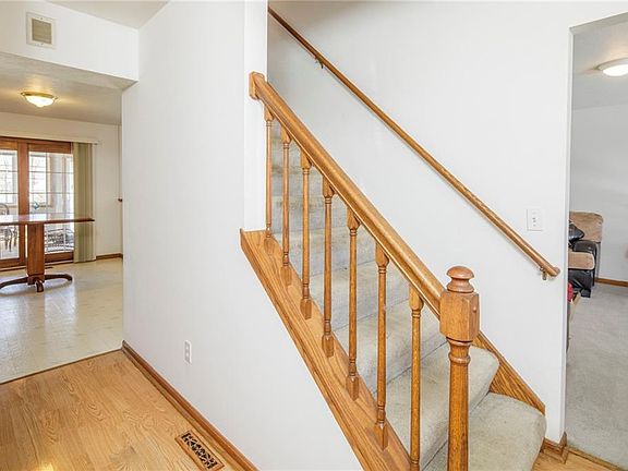 5th image of 7412 Foghorn Ln