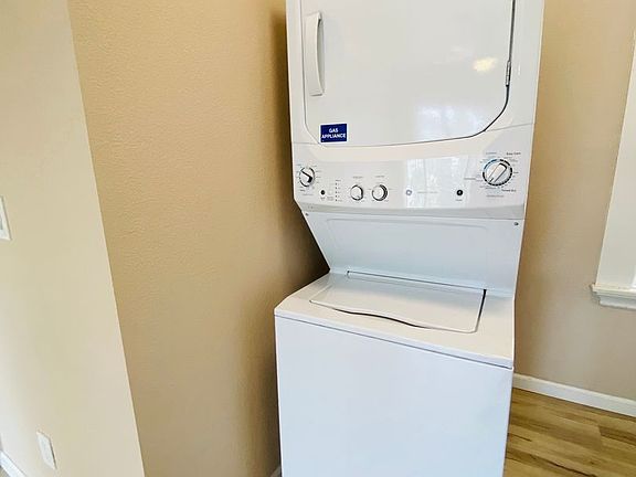 4th image of 512 23rd Ave APT 2