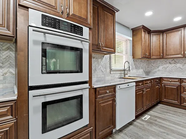 2618 New Hope Dr, Chapel Hill, NC 27514