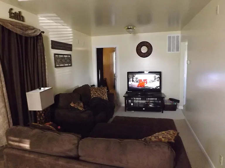 207 W Elm St — Photo 3