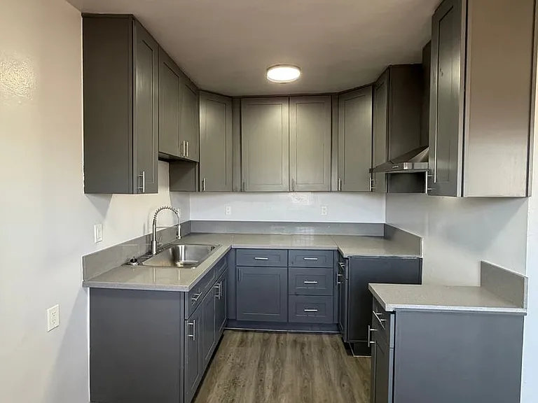 600 W 93rd St — Photo 13