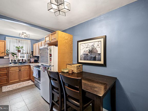 4th image of 828 Derwyn Rd