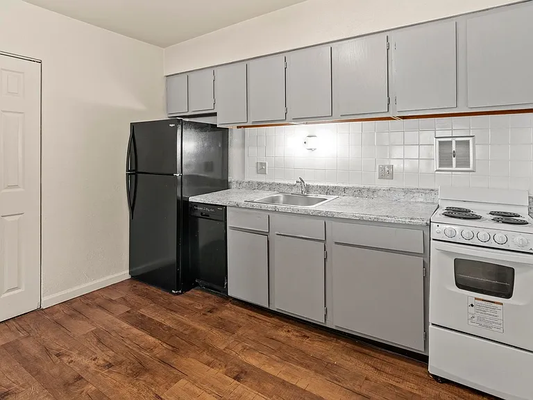 Westport Edge Apartments — Photo 46