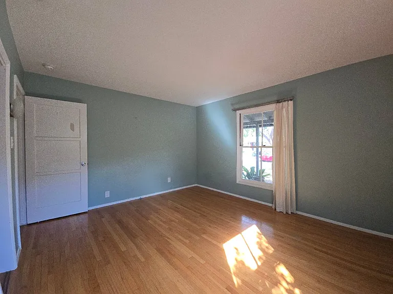 453 S Carmelo Ave — Photo 7