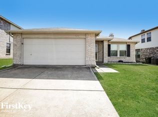 525 Nuffield Ln, Crowley, TX 76036