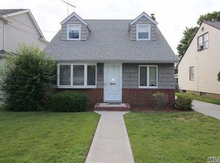 2540 Harvey Ave, Oceanside, NY 11572