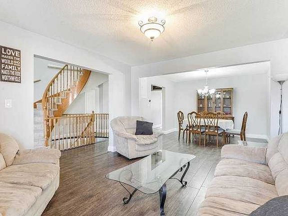 5th image of 327 Marshall Cres