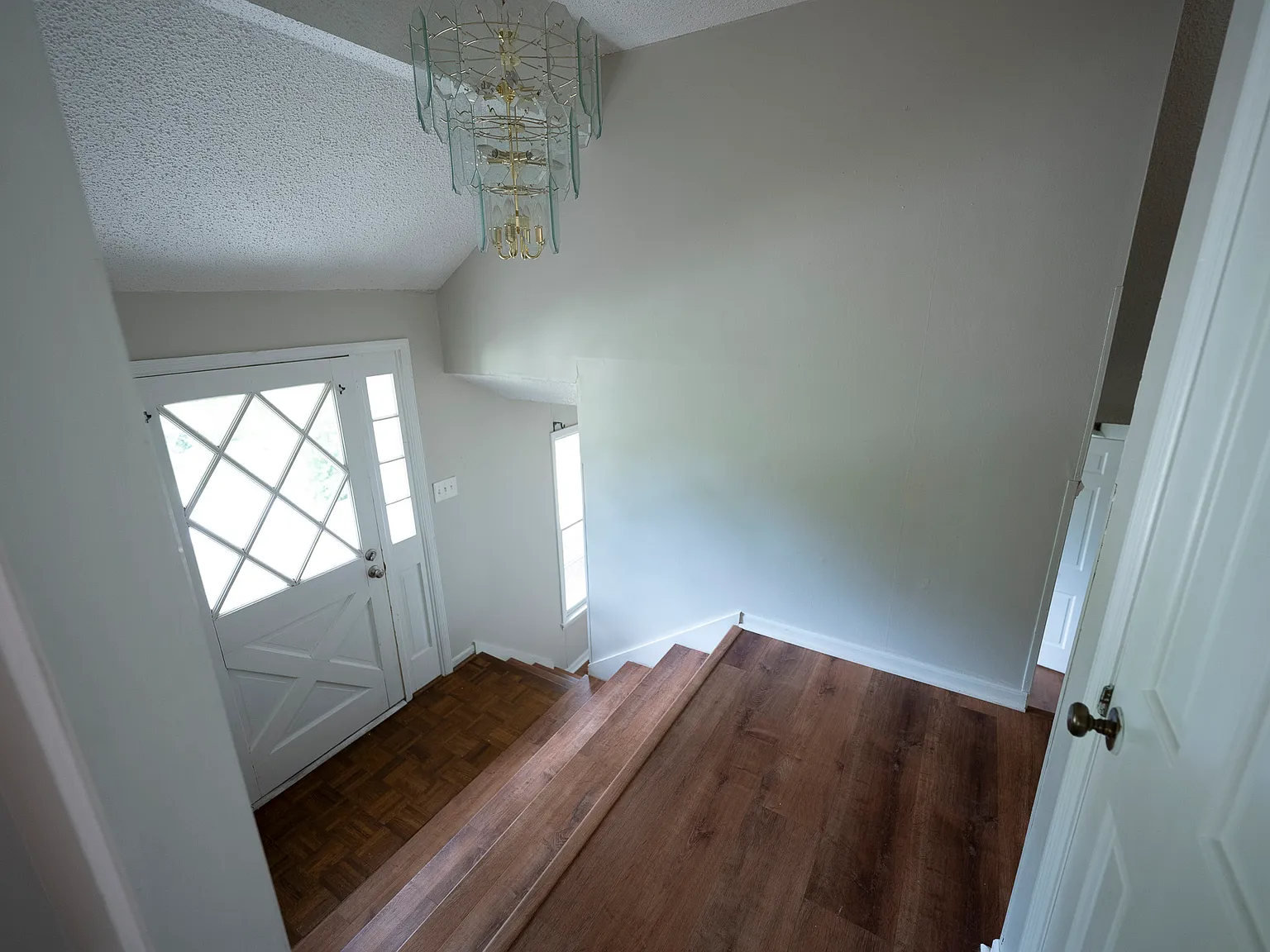 4 bed, 2450 sqft, $2,700 — Photo 2