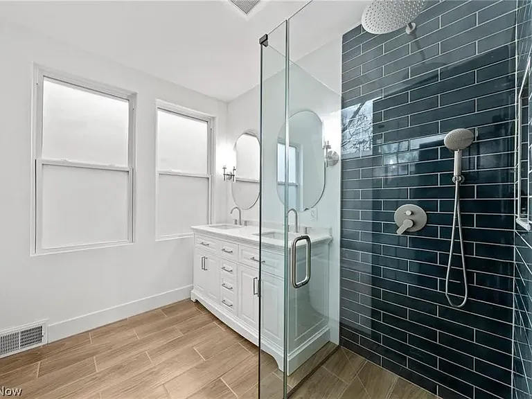 1422 W 77th St — Photo 36