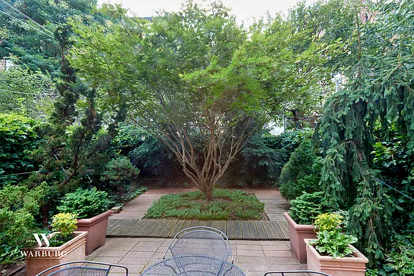 Rented by Warburg | media 33