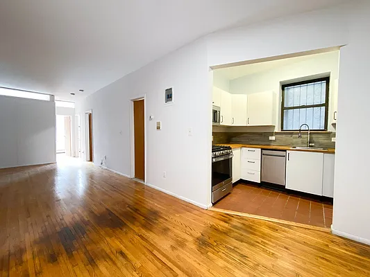 Rented by City Connections Realty | media 32