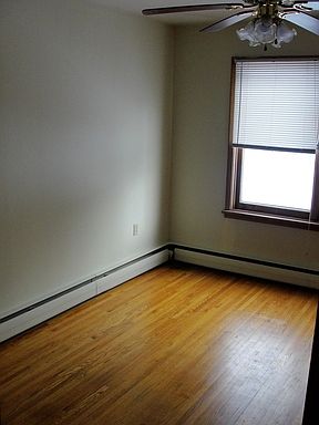 2nd image of 735 Woodlawn Ave APT 201