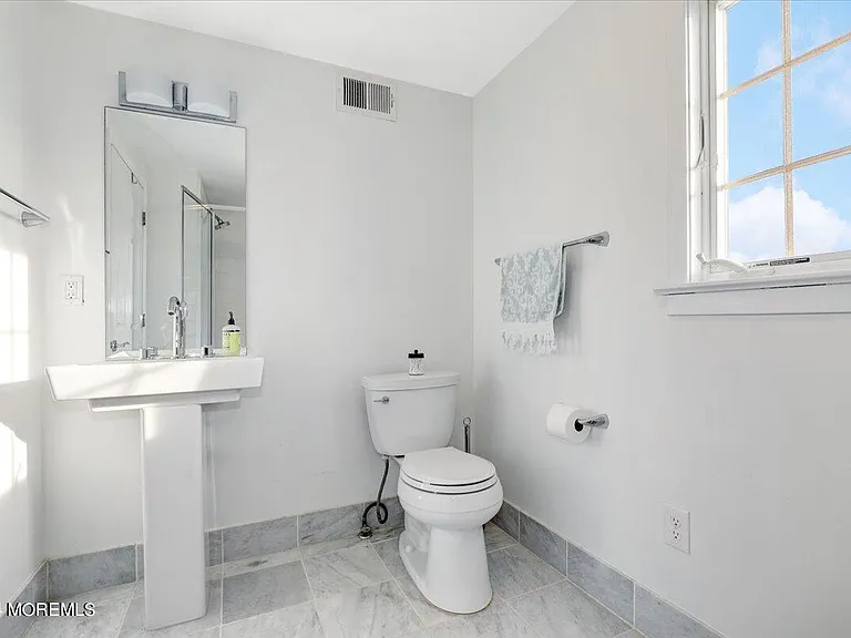108 Glimmer Glass Cir — Photo 23