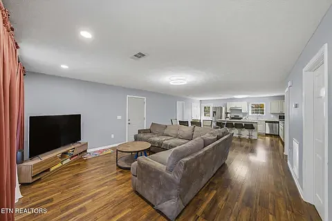 1250 Tramel Rd — Photo 3