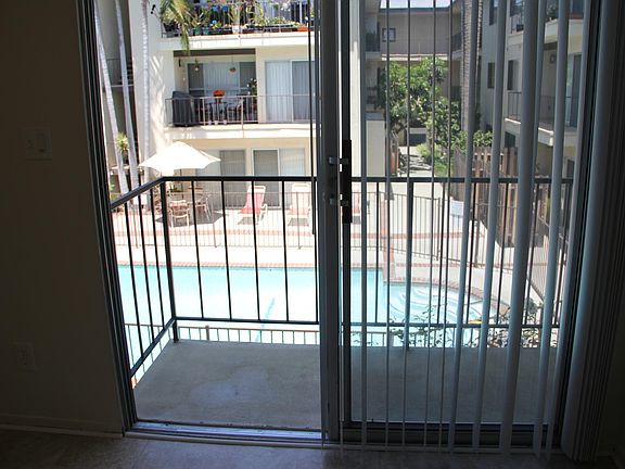 4th image of 17035 Yukon Ave #211