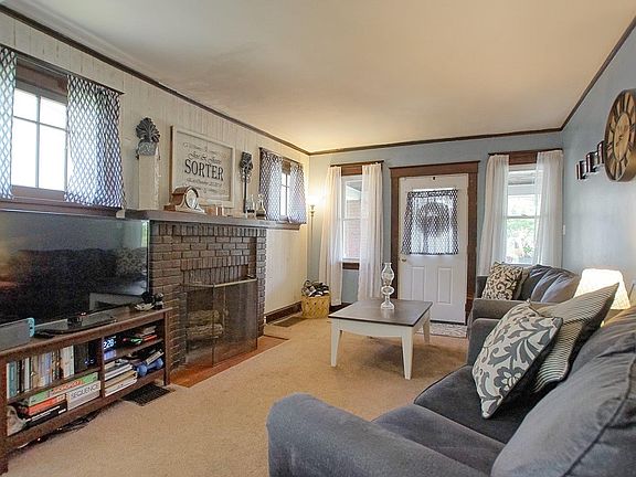 4th image of 1833 Tilden Ave