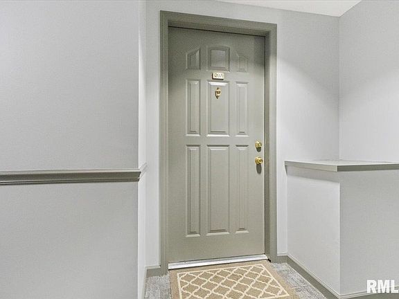3rd image of 5200 N Knoxville Ave APT 207S