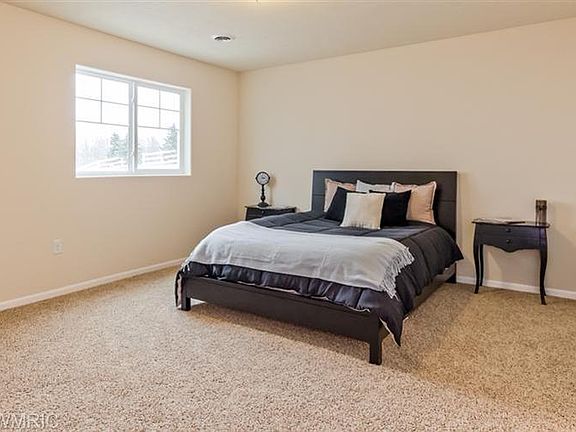5th image of 839 E Harmony Dr