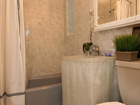 5th image of 533 E 84th St APT 5B