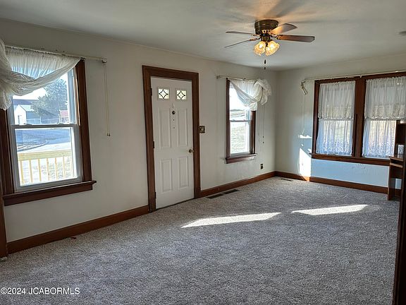 3rd image of 1102 W Miller St