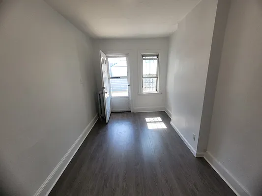 Rented by Halvatzis Realty | media 4