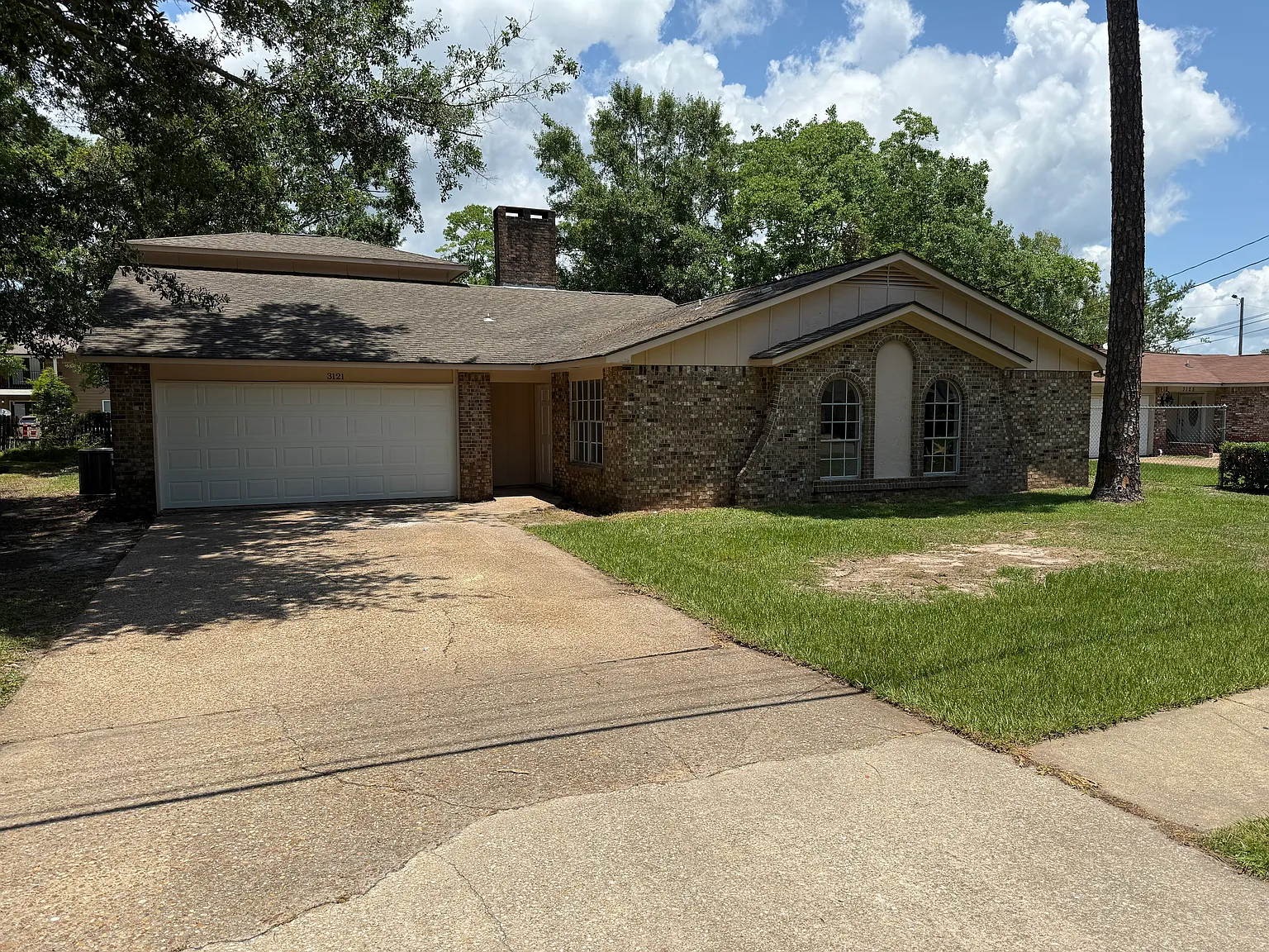 4 bed, 2495 sqft, $2,400 — Photo 2