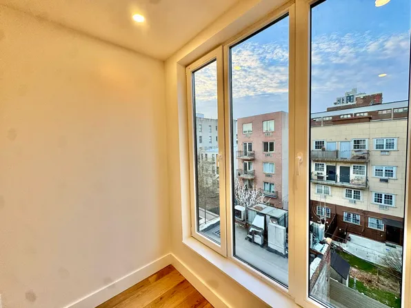 100 Moore Street image 1 of 14