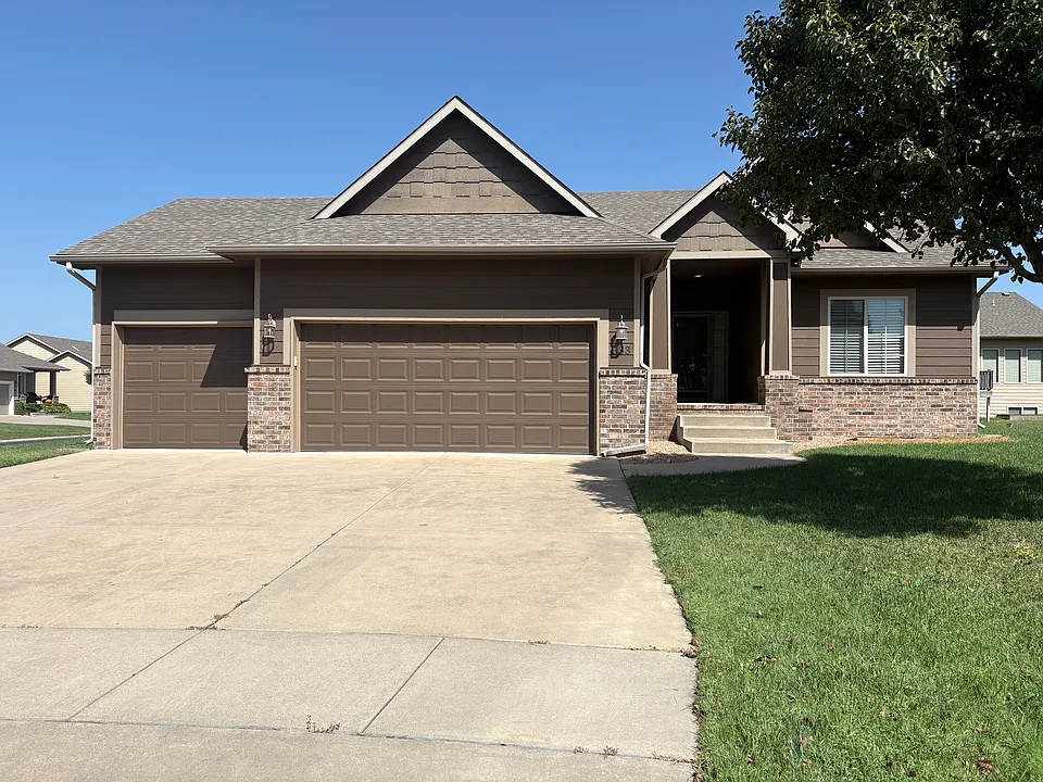 933 W Threewood Ct