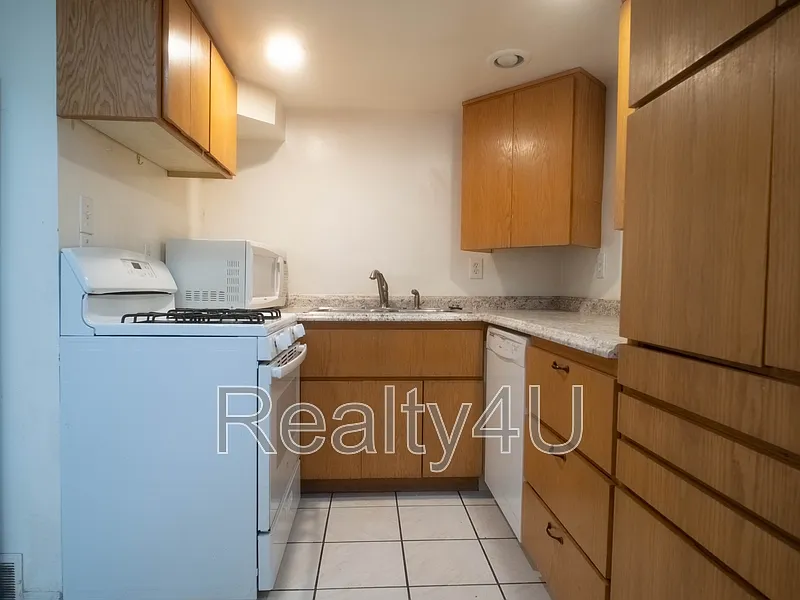 2 bed, 1.0 bath, 790 sqft, $1,375 — Photo 3