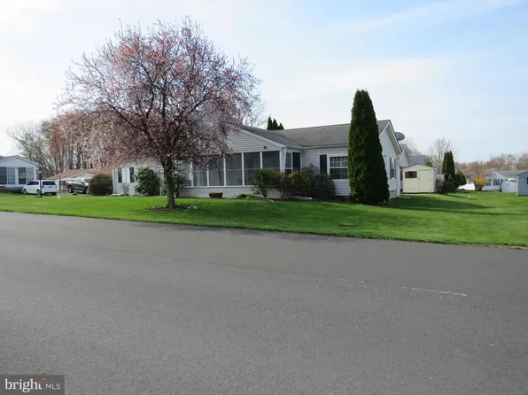 505 Goldenrod Xing W, New Hope, PA 18938